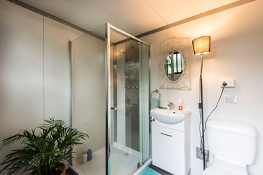 Half Glass Private Cabin